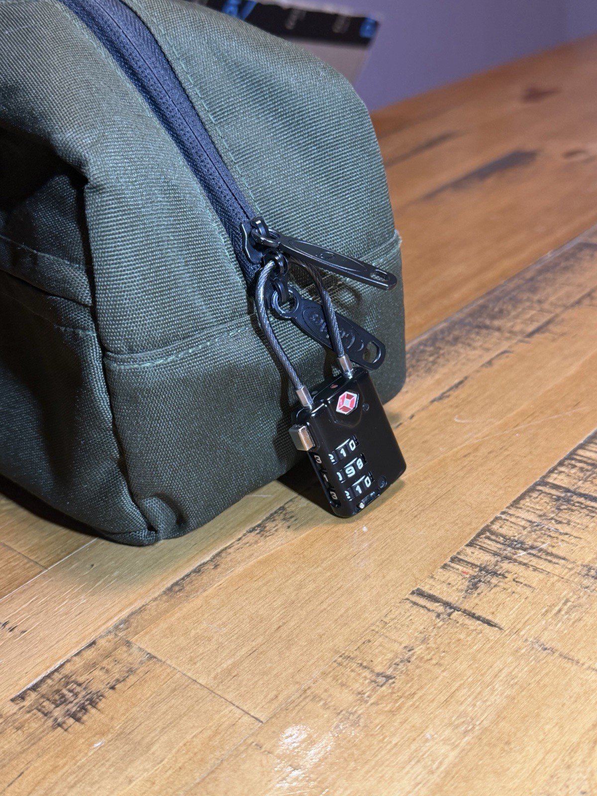 COOKIES SMELL PROOF CORE BAG DARK GREEN BARELY USED WITH LOCK