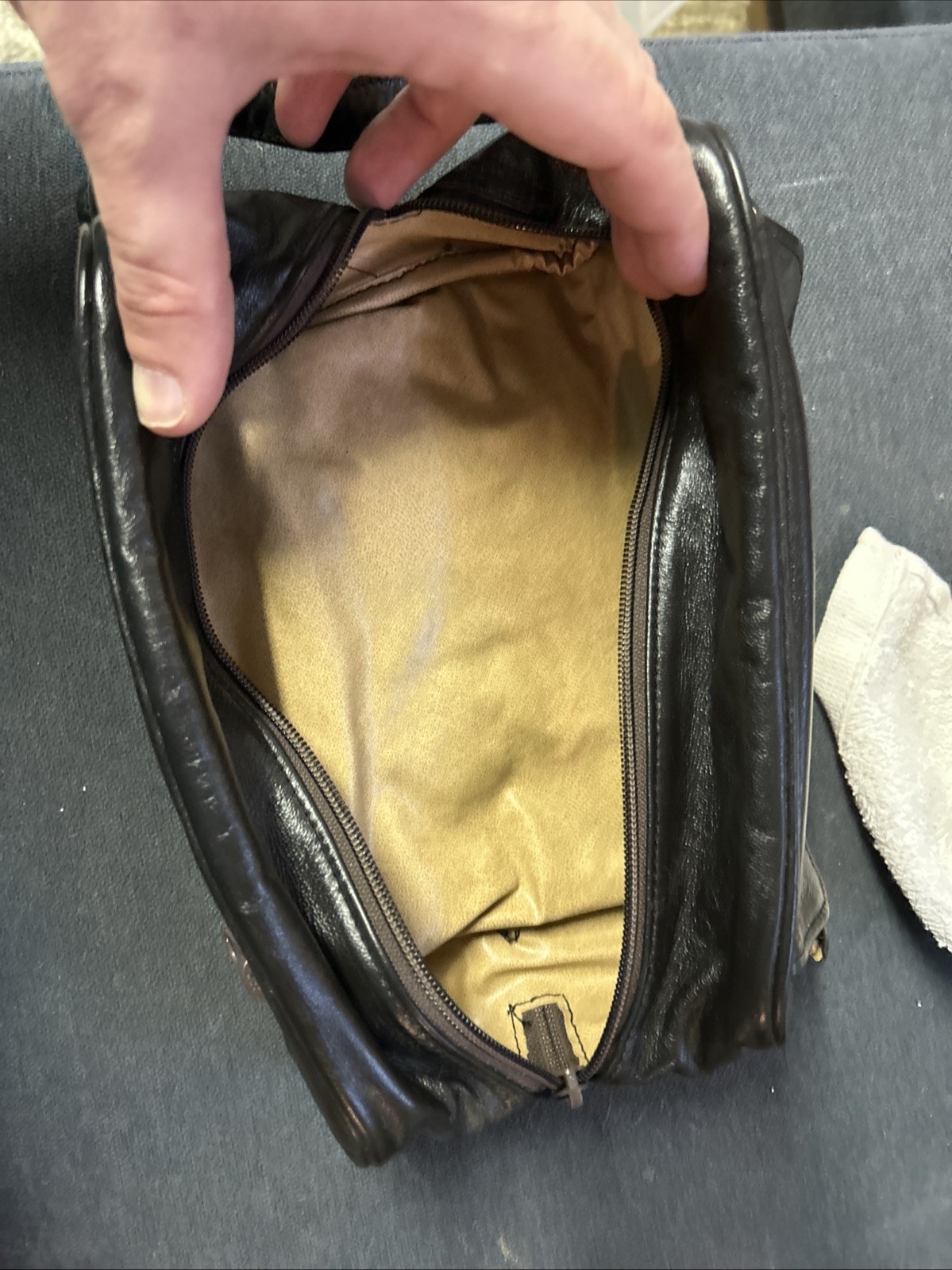 Hit Leather Dopp Kit – Toiletry Travel Bag
