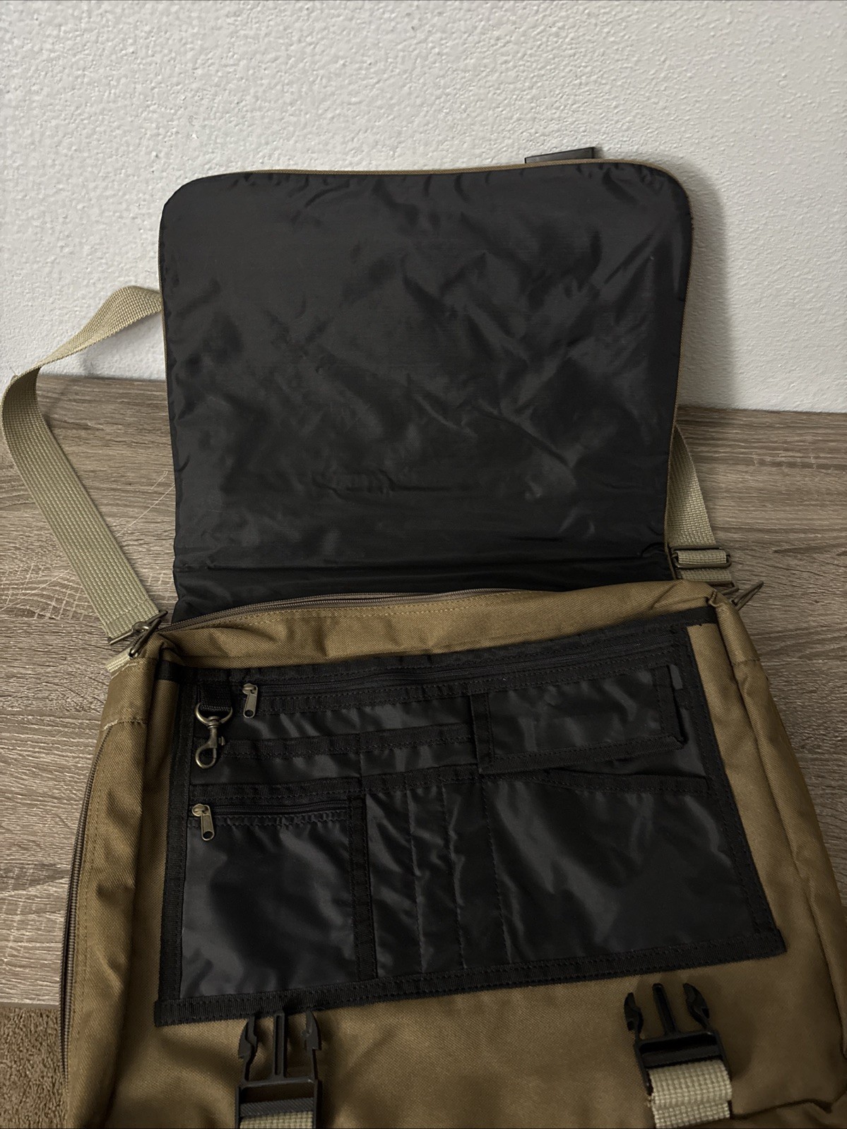 LEEDS North West Collection Laptop Crossbody Messenger Bag Brown