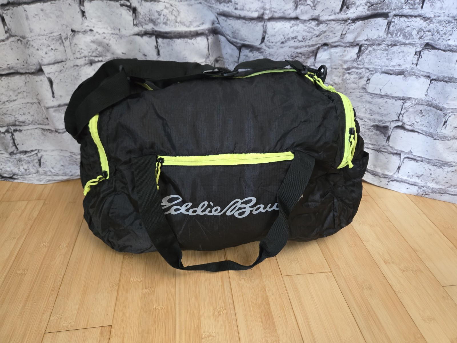 Eddie Bauer RIPPAC STOWAWAY DUFFLE BAG 40L 18×10 Black/Neon Trim Luggage Clean