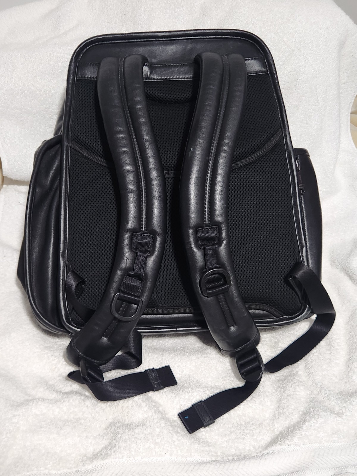 Tumi Alpha 3 Compact Laptop Brief Pack (117323-1041) Black Men’s Business