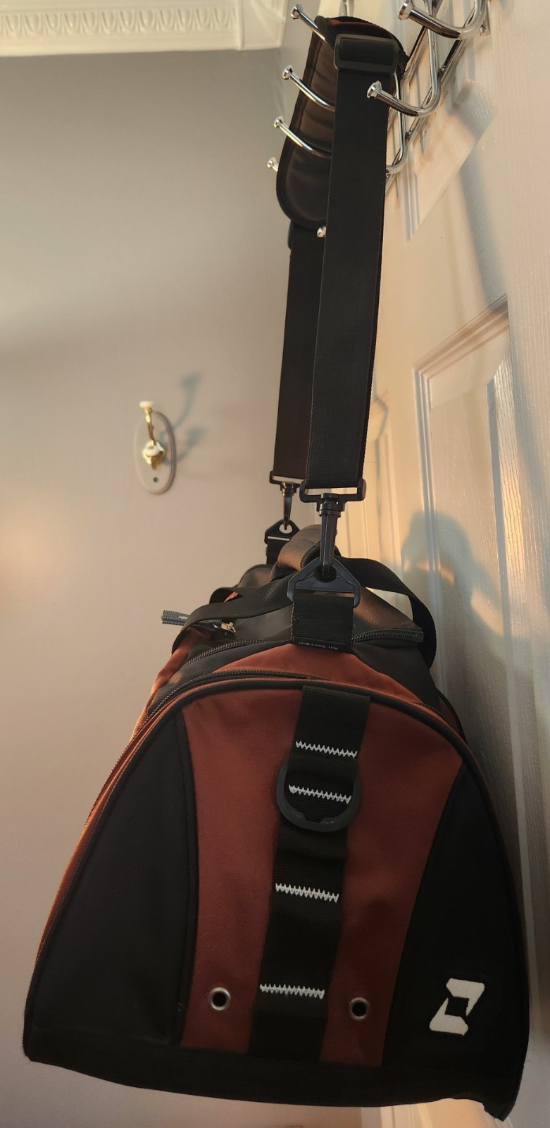 DUFFEL BAG, OGIO NYLON 22×10 MAROON & BLACK w SHOULDER STRAP in GREAT SHAPE