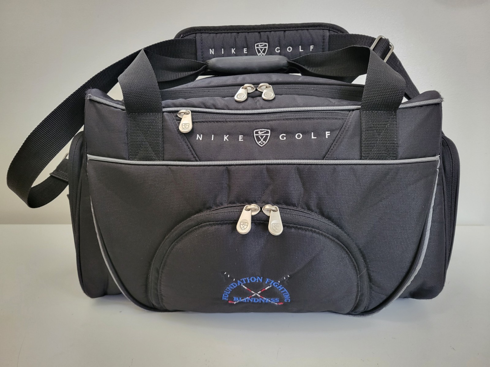 Nike golf duffel bag TG 003-001 good condition