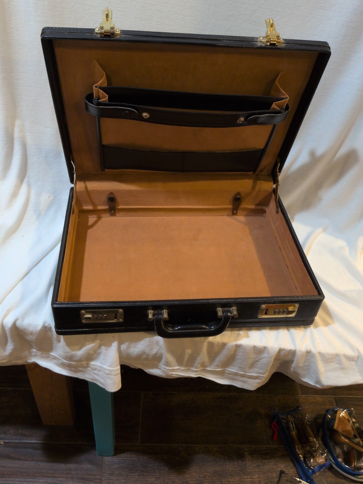Briefcase Black Leather Brass Combination Lock Latches Attache Laptop