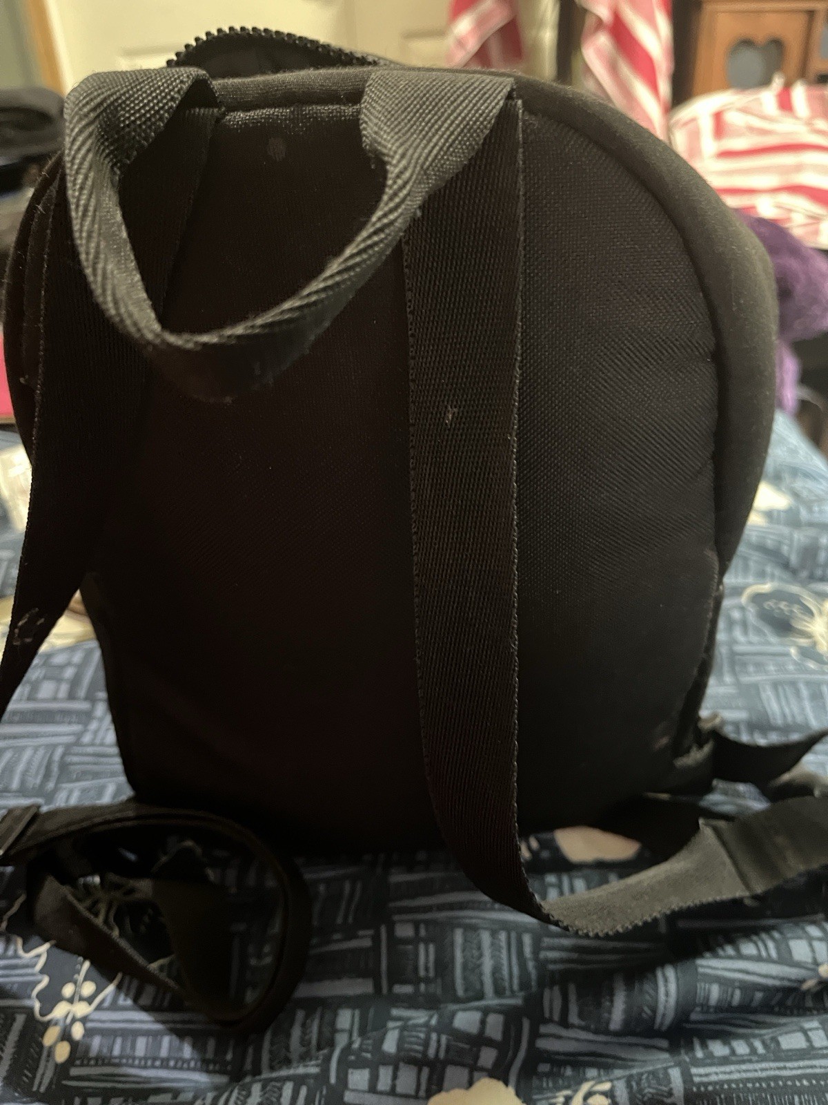 Reebok Mini Backpack Black/Pink Mesh Front Front Zip Pocket Adjustable Straps