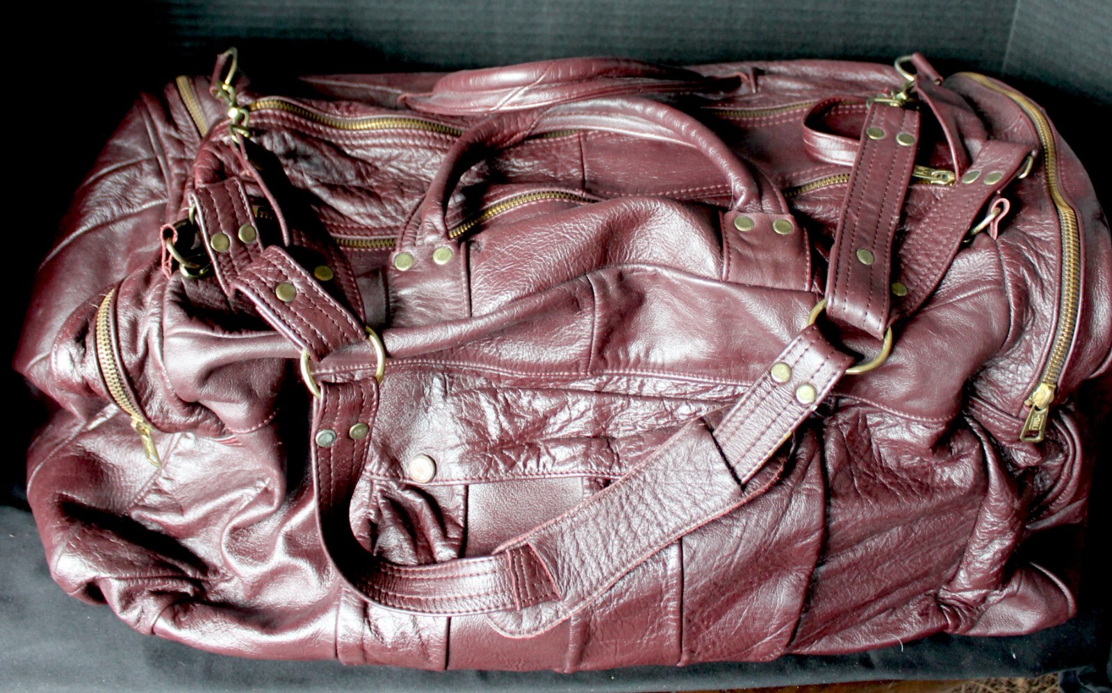 Outback Large Brown 22″ Cab Leather Duffle Bag. Condition Is Very Good.