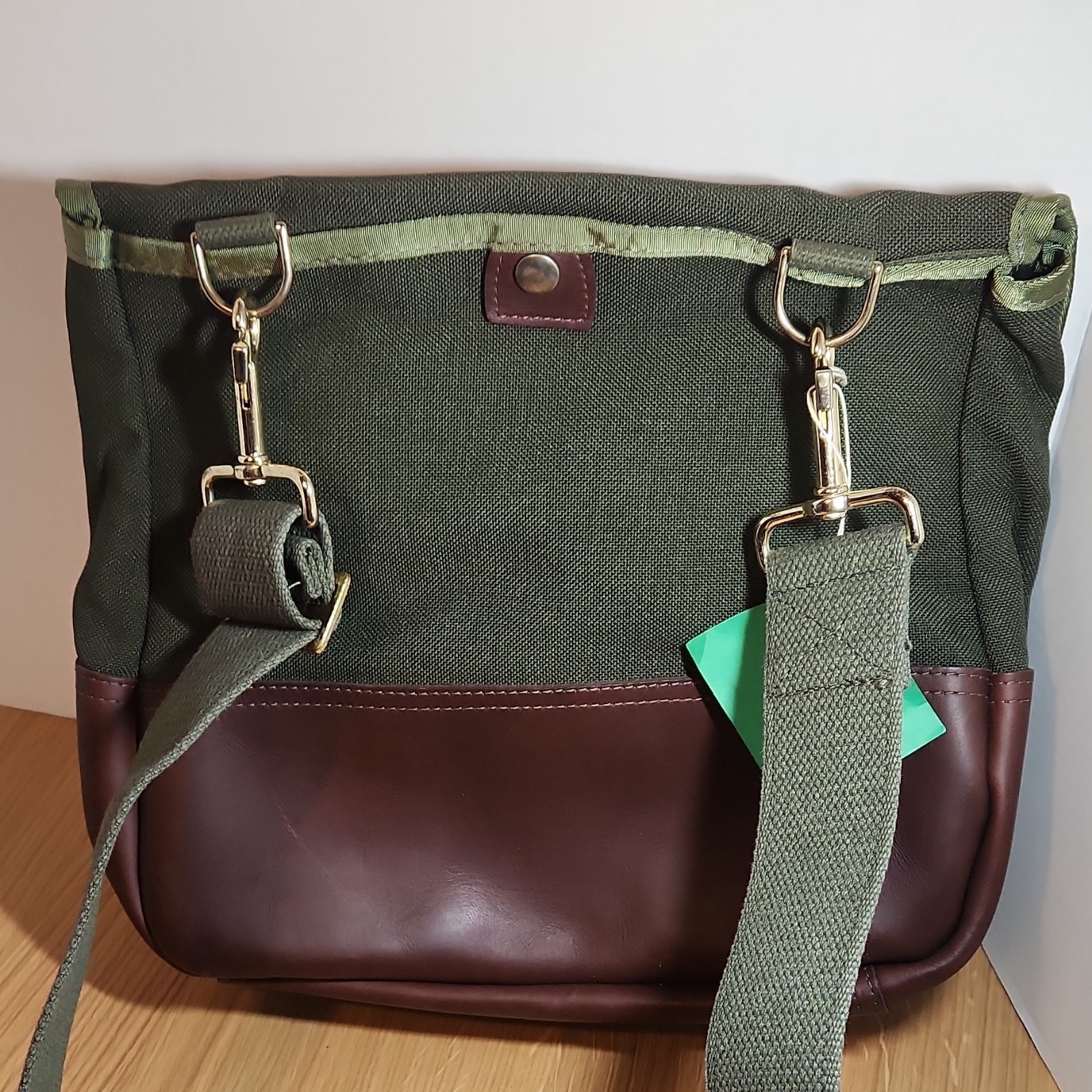 Diamond Bluff Green/Brown Medium Messenger Bag, Adj Shoulder Strap, Buckle