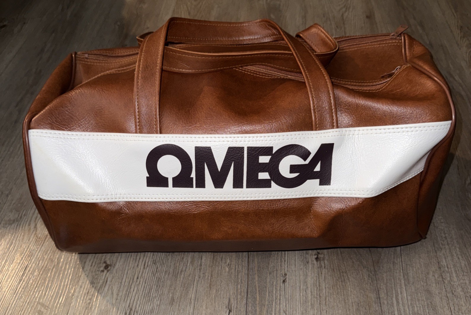Vintage 70s Omega Faux Leather Duffel Bag Rare Gym Brown White Carry On 17” EUC