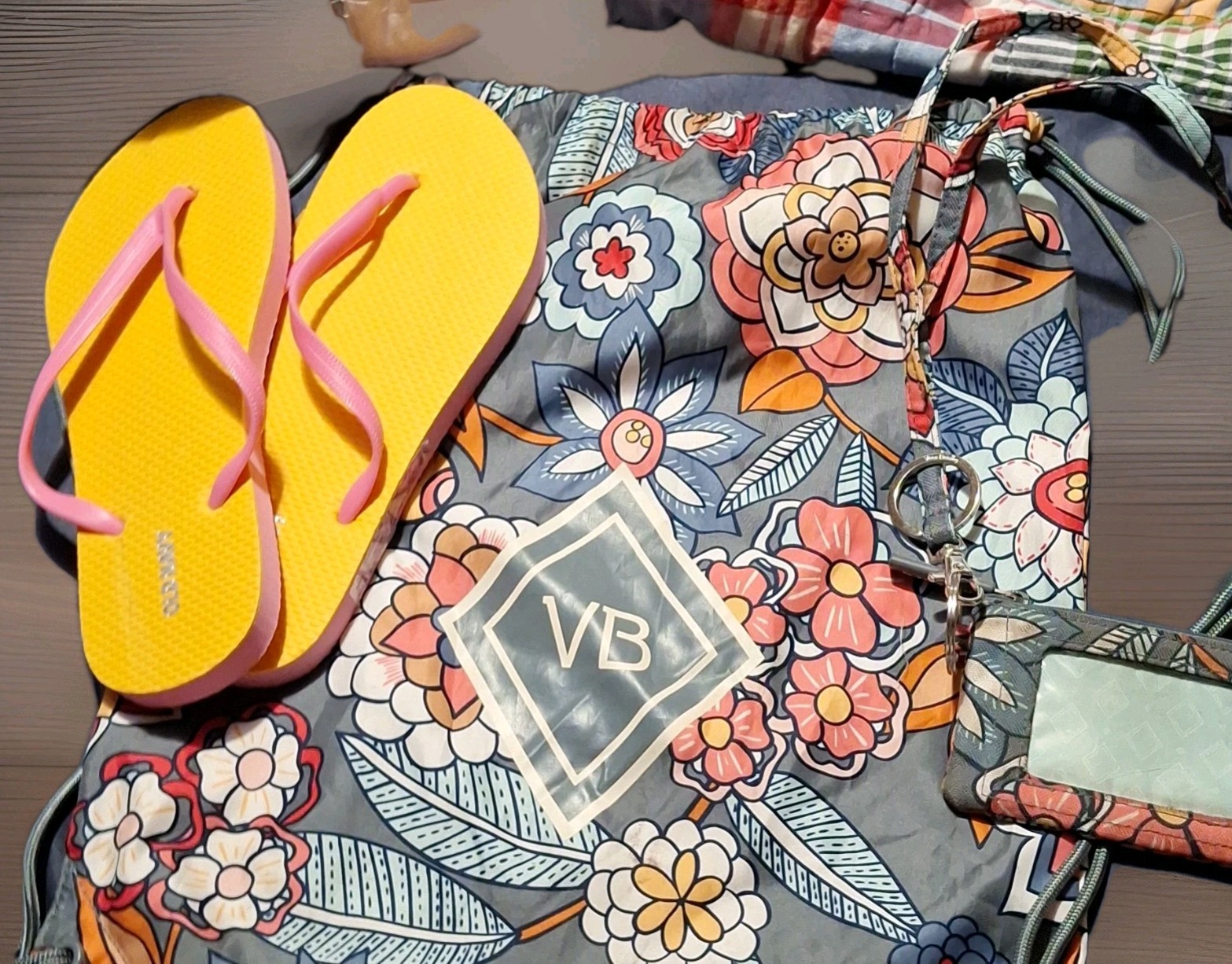 ​Vera Bradley Floral Drawstring Backpack Lanyard ID Case Old Navy Flip Flops