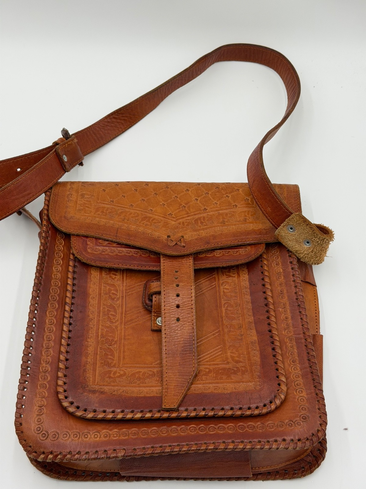 VINTAGE TOOLED LEATHER DISTRESSED BRIEFCASE MESSENGER BAG WESTERN BOHO SATCHEL
