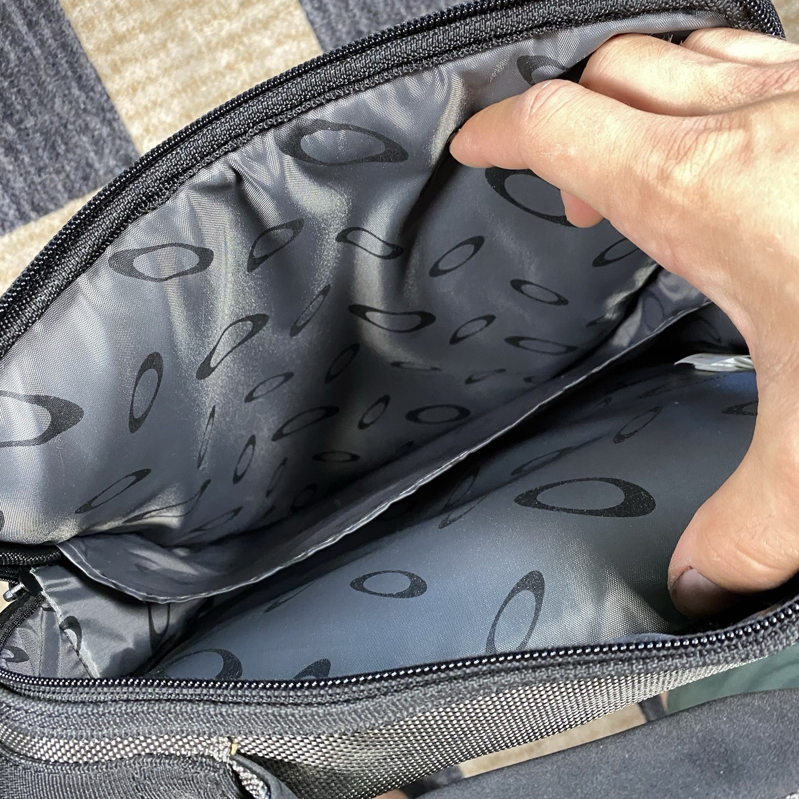 vintage Y2K Oakley Tactical Field Gear Vertical Messenger Laptop Bag Gray Tech
