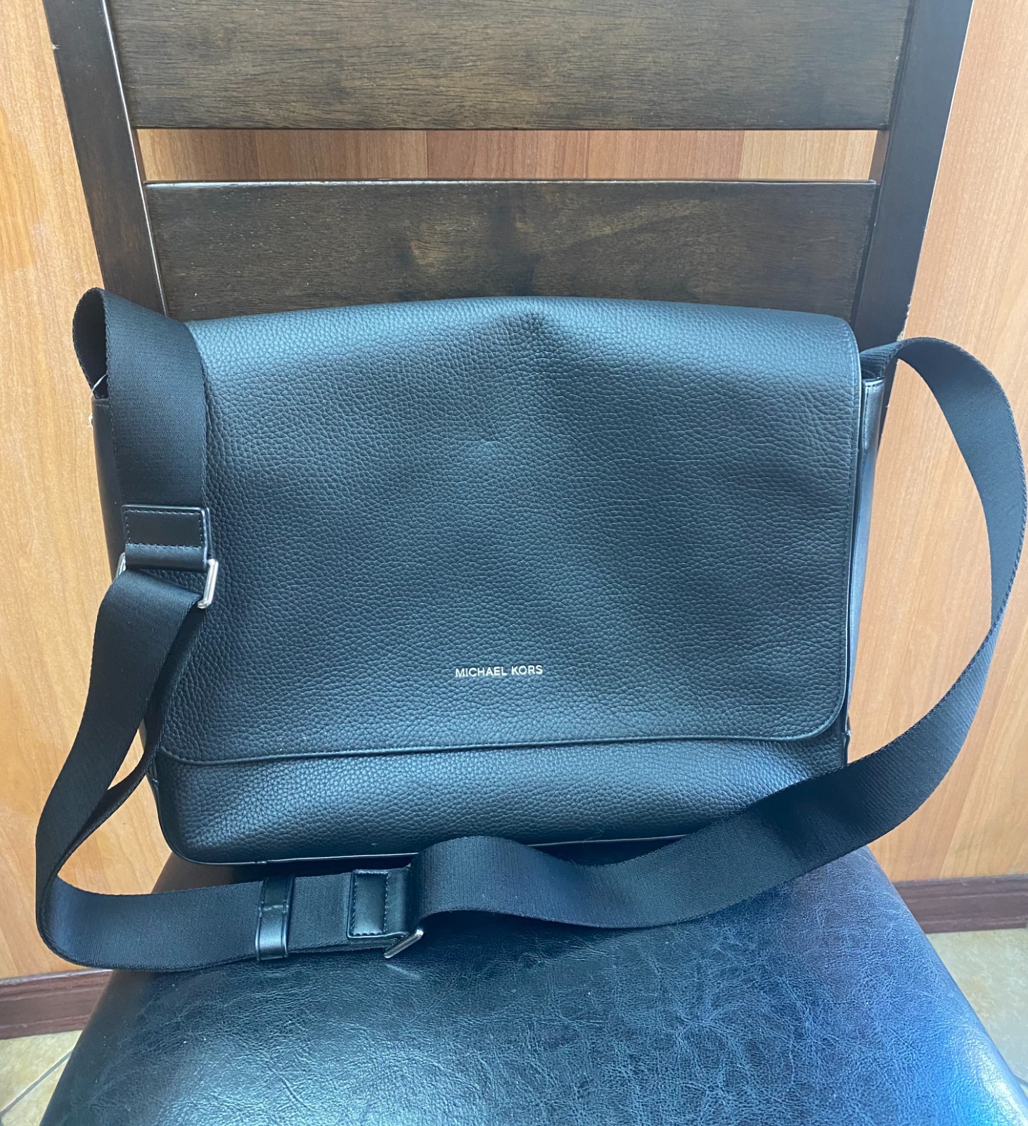 Mason 33S0LMSM7E Explorer MSGR Leather Messenger Bag In Black
