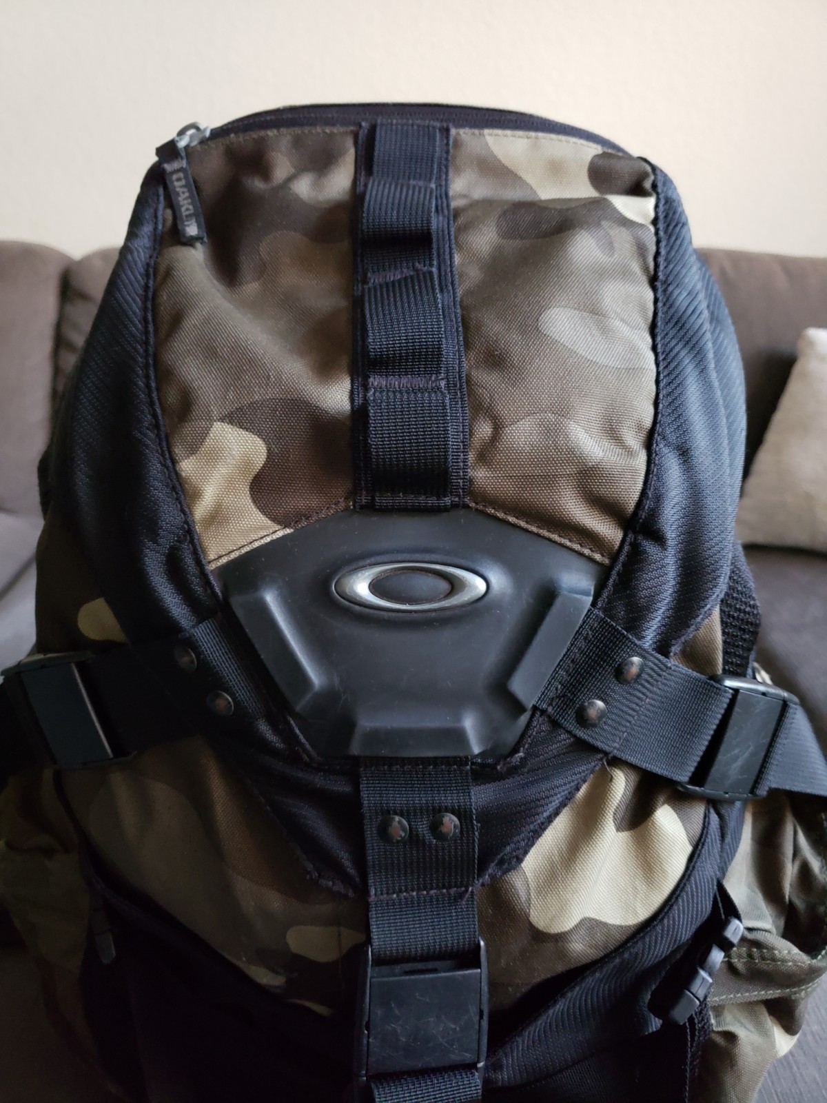 Oakley Icon 2.0 Tactical Backpack Camo/Black Padded Back – VERY CLEAN -Read Desc