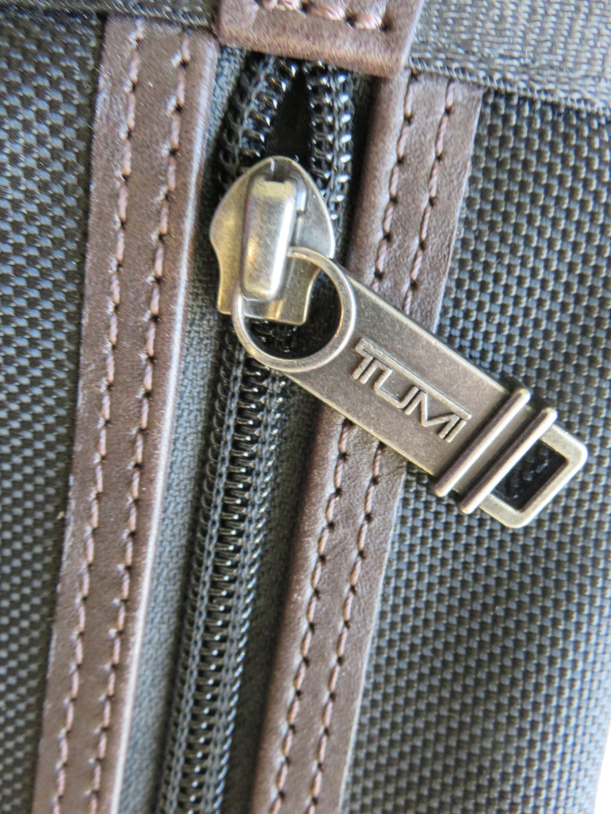 TUMI Alpha Bravo Beale Mini Messenger Bag Black Ballistic Nylon Crossbody 22371