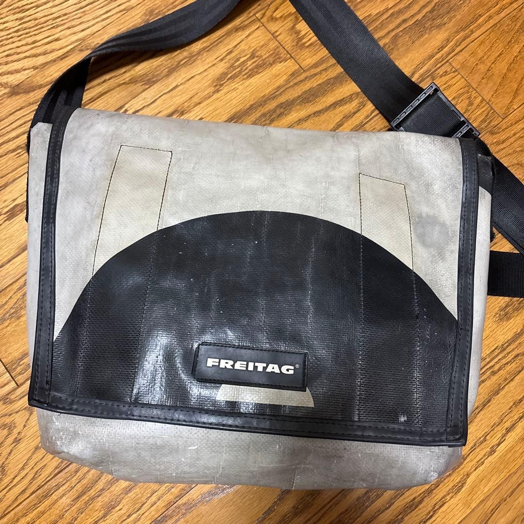 FREITAG F12 DRAGNET Messenger Bag Gray Black Recycled Tarp Unique Design