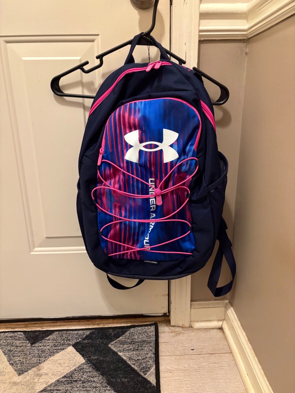 euc under armour back pack zipper closure has one pocket