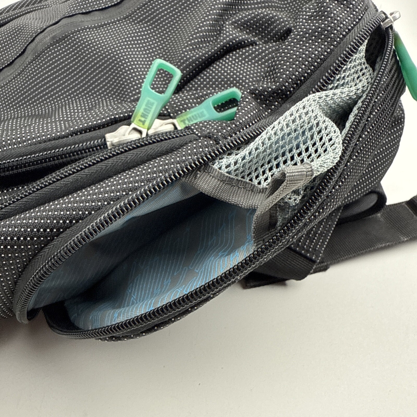 THULE Crossover Backpack Computer Travel Laptop Black w White Spec
