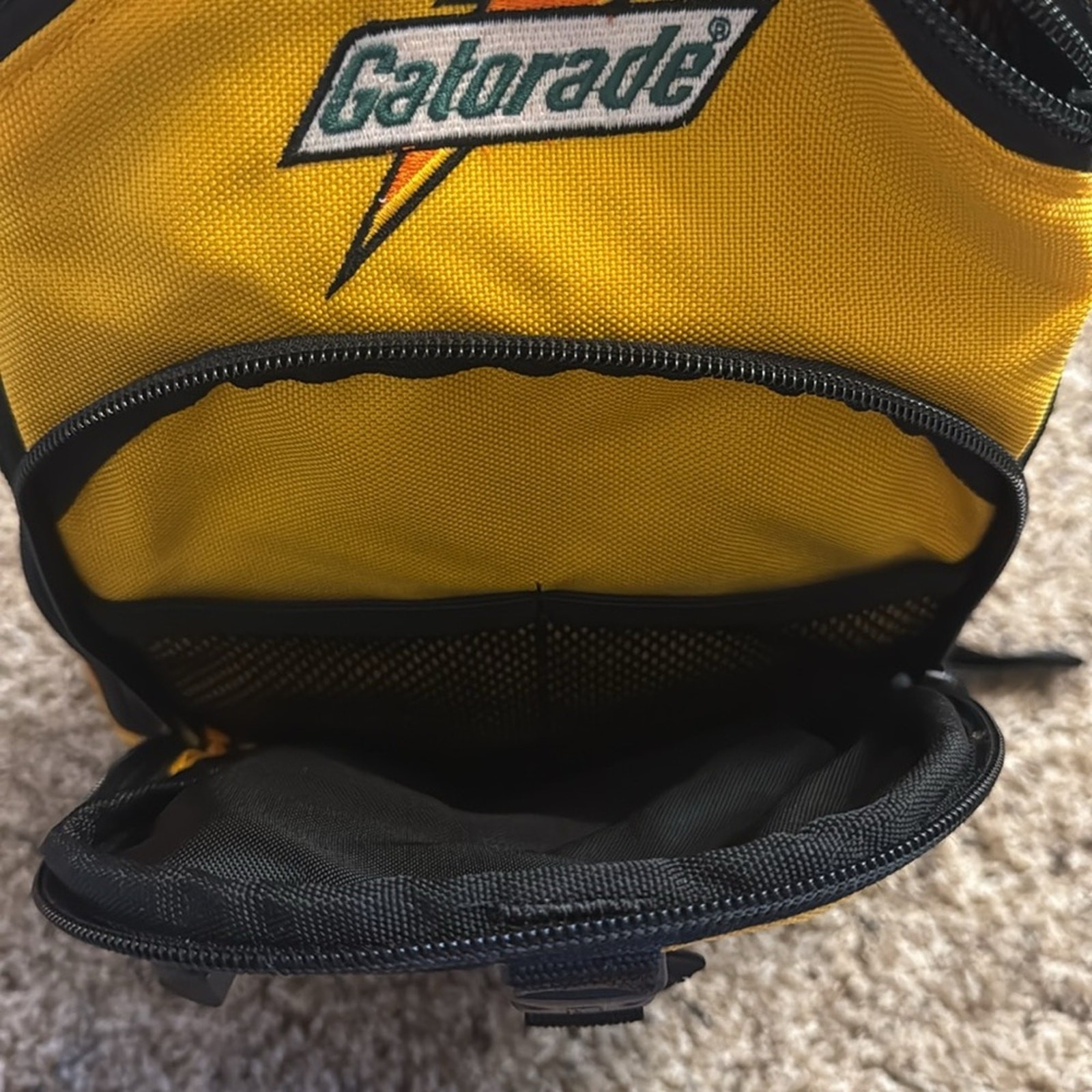 CAMELPAK Gatorade logo NWOT. Five compartments w/bladder compartment lightweight