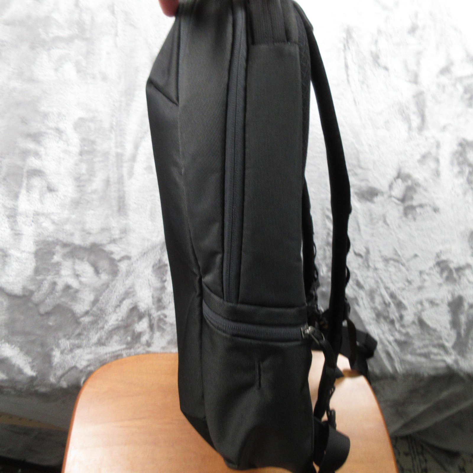 Thule Black Laptop Travel Backpack PowerPocket Soft Case Padded Straps Men Bag