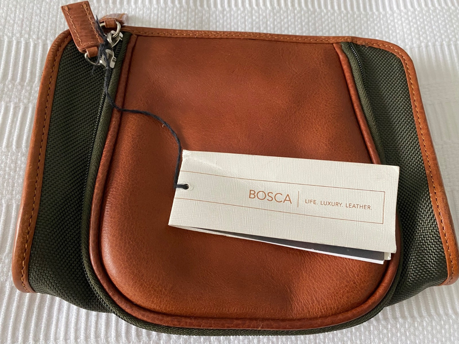 New Bosca Correspondent Small Kit Toiletry Bag Chestnut Leather Olive NWT