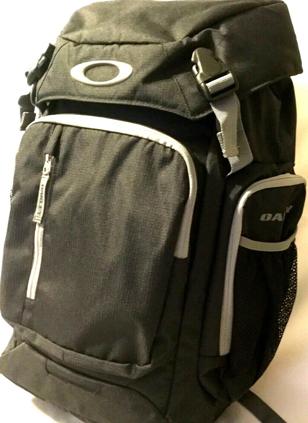 OAKLEY BACKPACK Stealth Black w/ Grey Trim Hiking Trail Tactical Day Pack Rare