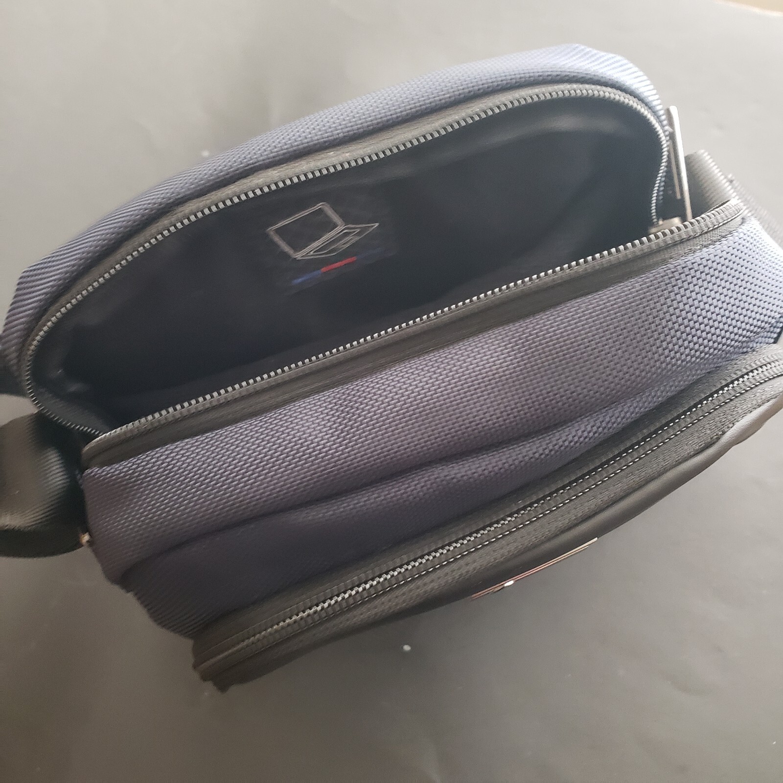 Artic Hunter Navy Blue & Black Adjustable Zip Men’s Cross Body Bag Travel New