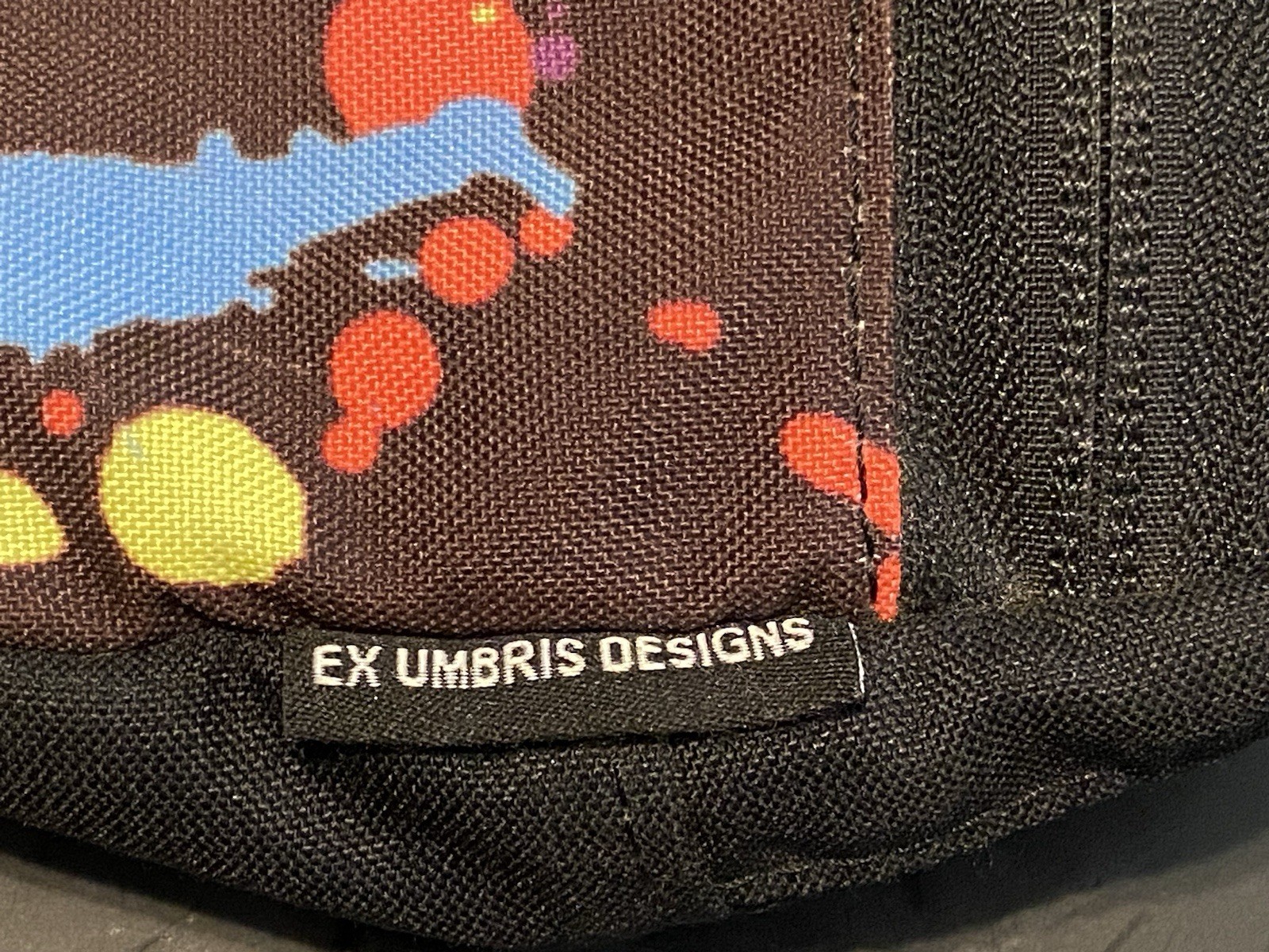 EX UMBRIS DESIGNS Small Crossbody Bag Splatter Black Zip Pockets Adj Strap