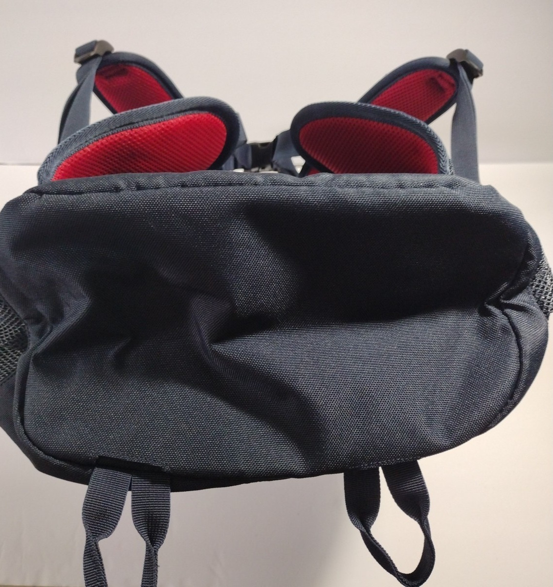 Vineyard Vines Tech Backpack Navy Blue & Red 18x12x7″ Cushioned Back Waist Strap