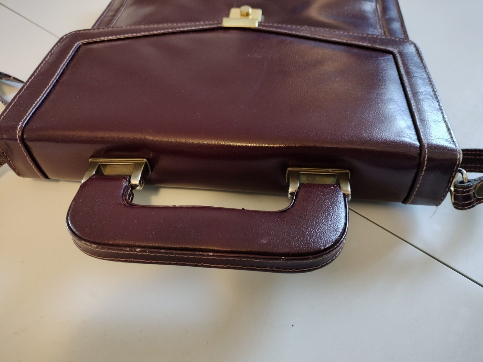 Vintage Sophisticated Burgundy Italian Leather Small Shoulder Briefcase