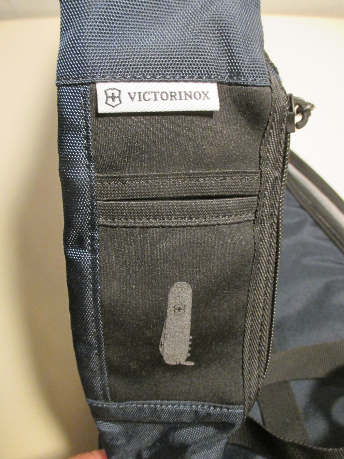 Victorinox Altmont Dual Compartment Mono Sling Bag #606749 Shoulder Strap Pocket