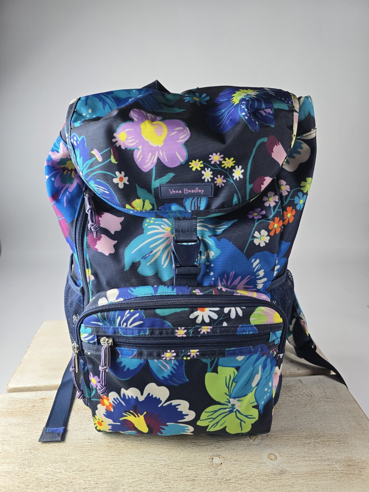 VERA BRADLEY Lighten Up Firefly GARDEN Backpack Drawstings Buckle Flowers Floral