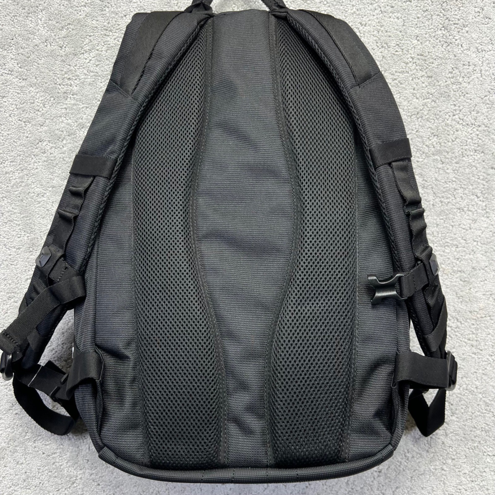 Oakley Street Organizing Backpack 22L Black 9214250DM Delinea Logo NEW WITH TAGS