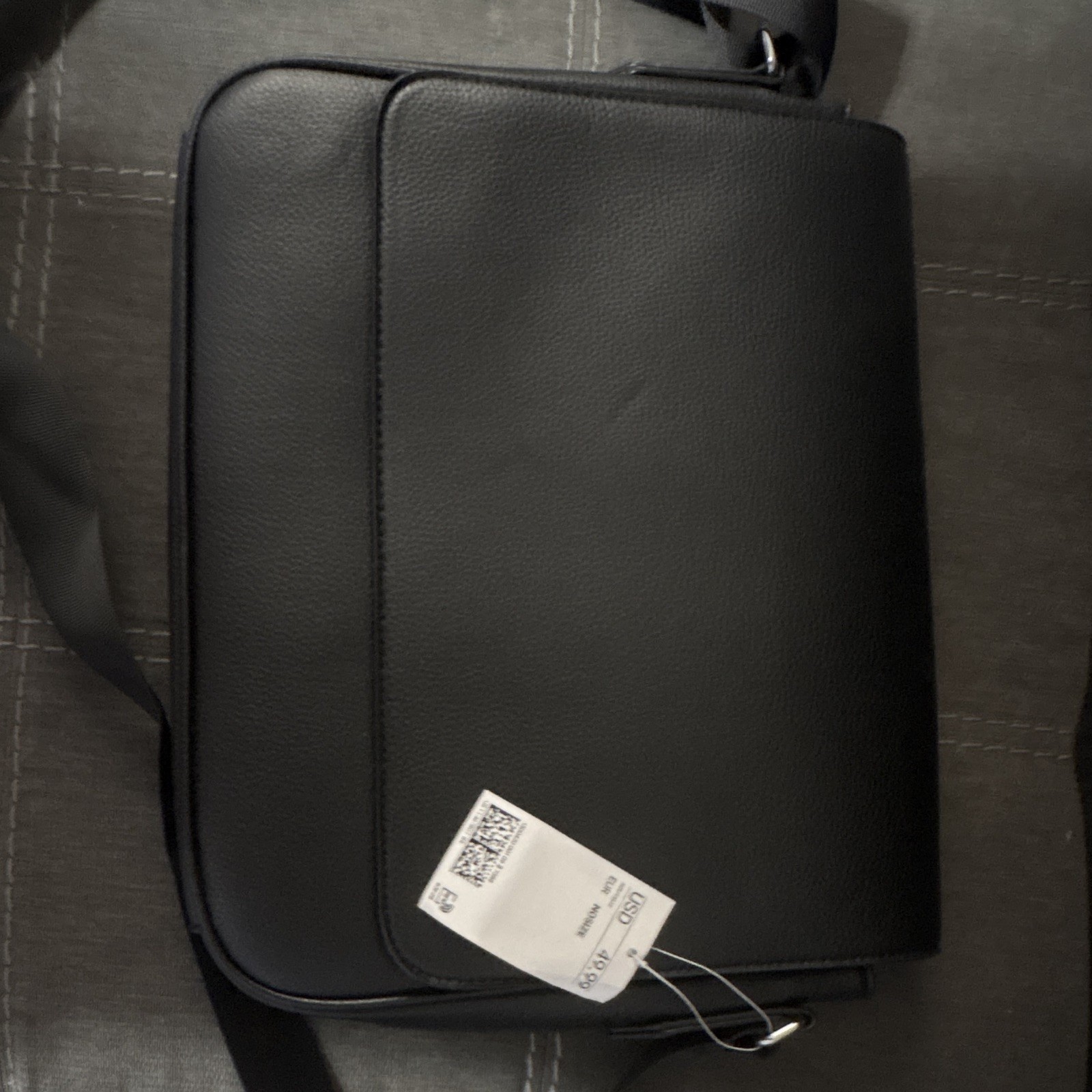 Black Men’s Medium Messenger Bag Zip Closure Adjustable Shoulder Strap Solid