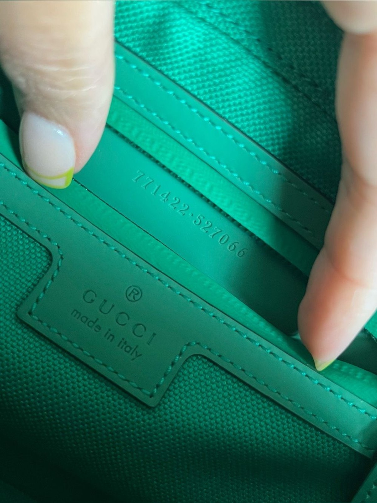 NEW Gucci GG Leather Rubber-Effect Crossbody/Belt Bag – Green – Size 100