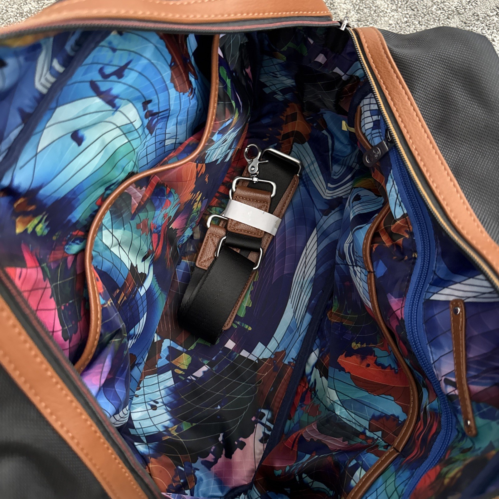 Robert Graham JetSetter Messenger Bag Black NWT 15″ Length x 11″ high x 6″ wide