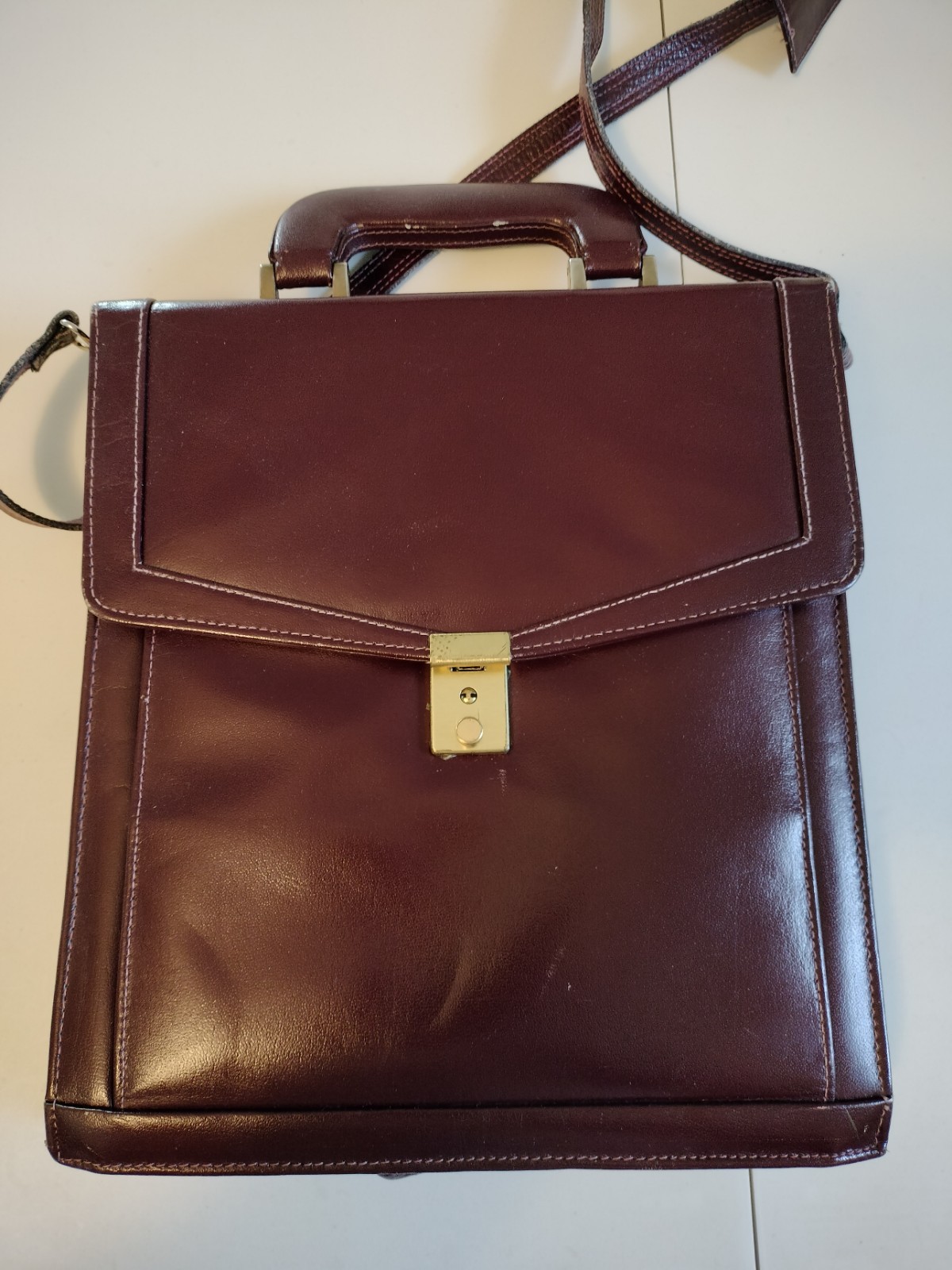 Vintage Sophisticated Burgundy Italian Leather Small Shoulder Briefcase