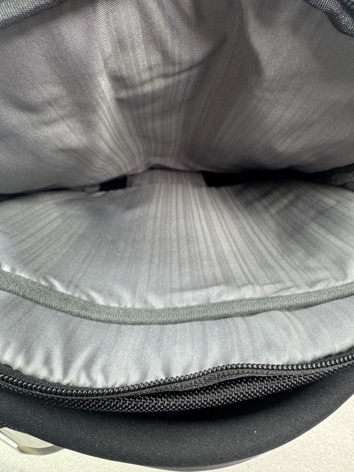 Samsonite Xenon 4.0 Slim Backpack -flaw