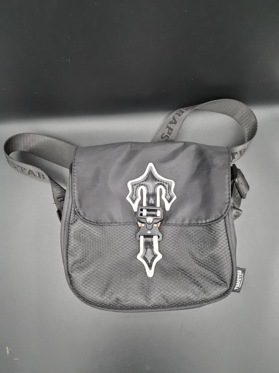 Trapstar London Irongate Y2K Crossbody – Black