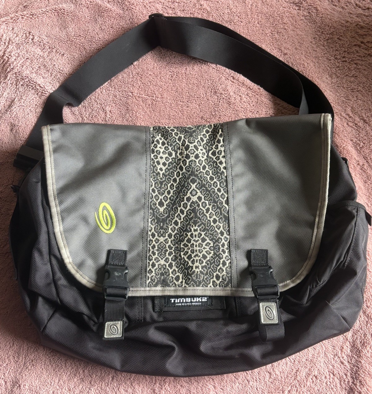 Vintage Timbuk2 Black Gray Rare Design Large Messenger Carry Bag-See Description