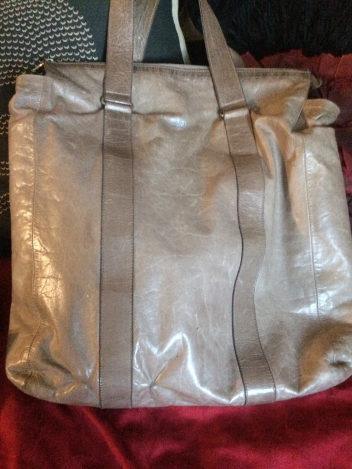 mo851 Light Grey Leather Computer Bag/Tote. Retail 598$ great condition ❤️