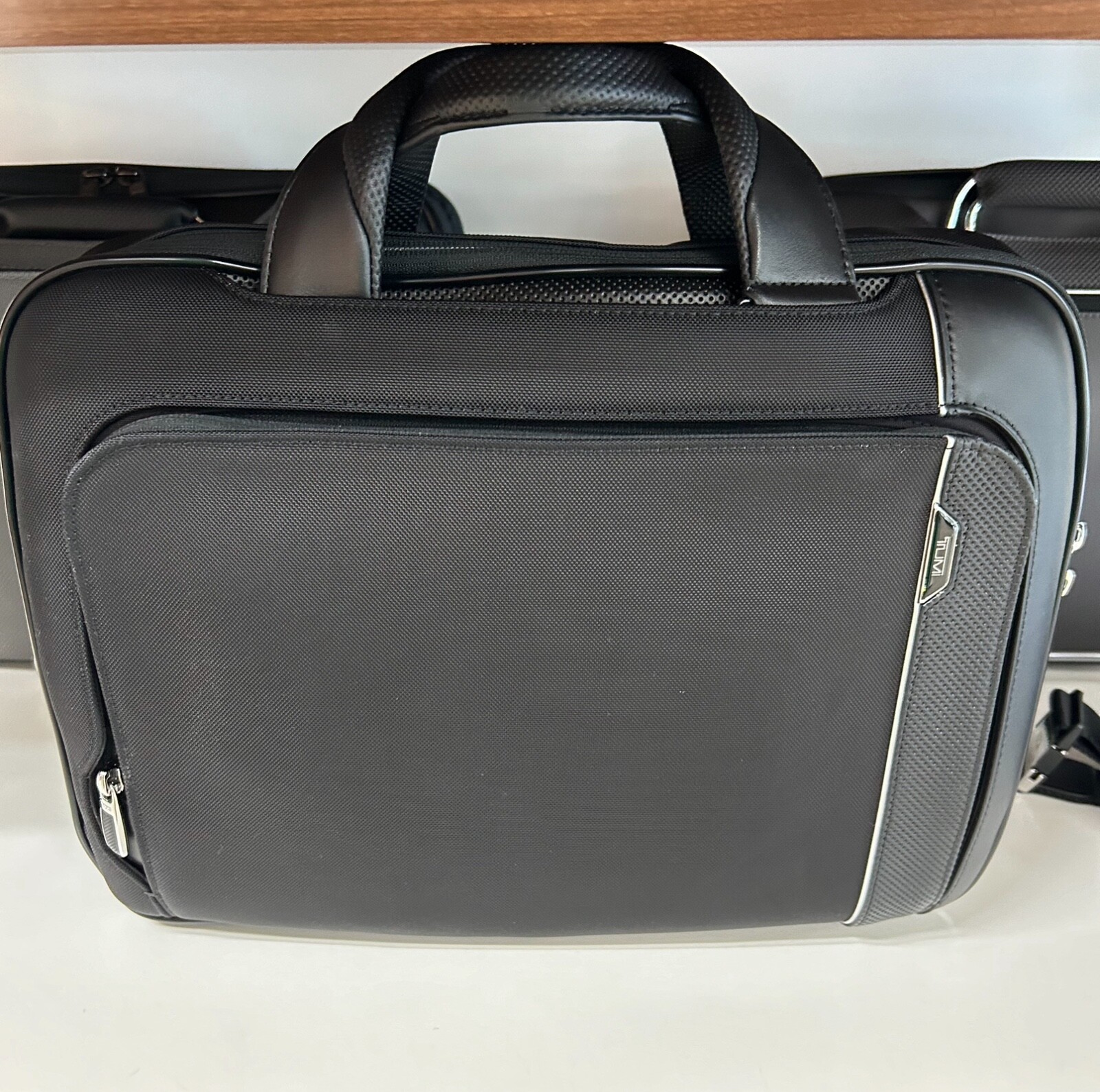 NEW Tumi ARRIVE SADLER 16.0” Brief Laptop Briefcase – BLACK w/ Leather❗️