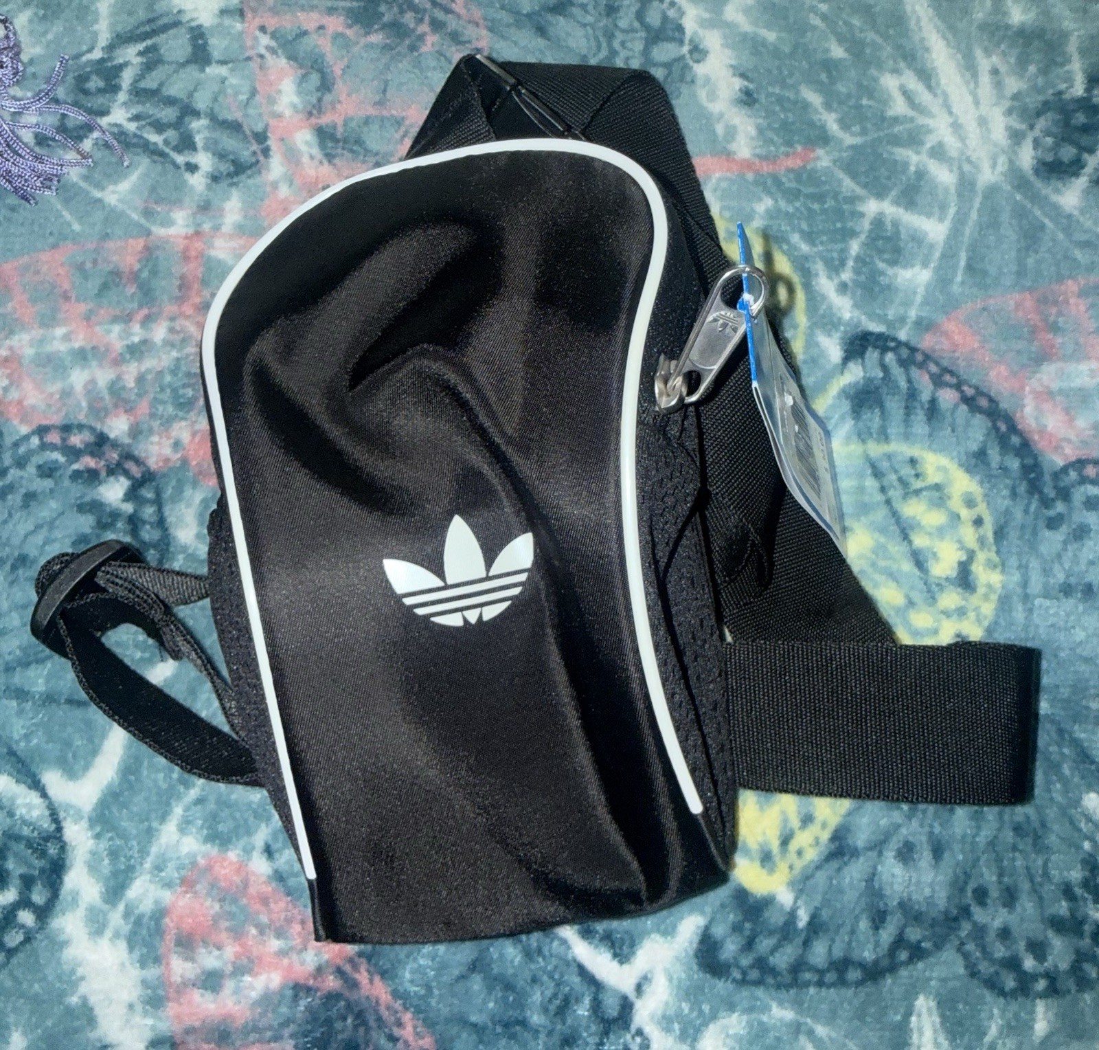 Adidas Original Adicolor Small Sling Bag Black White JD5570 BRAND New in package