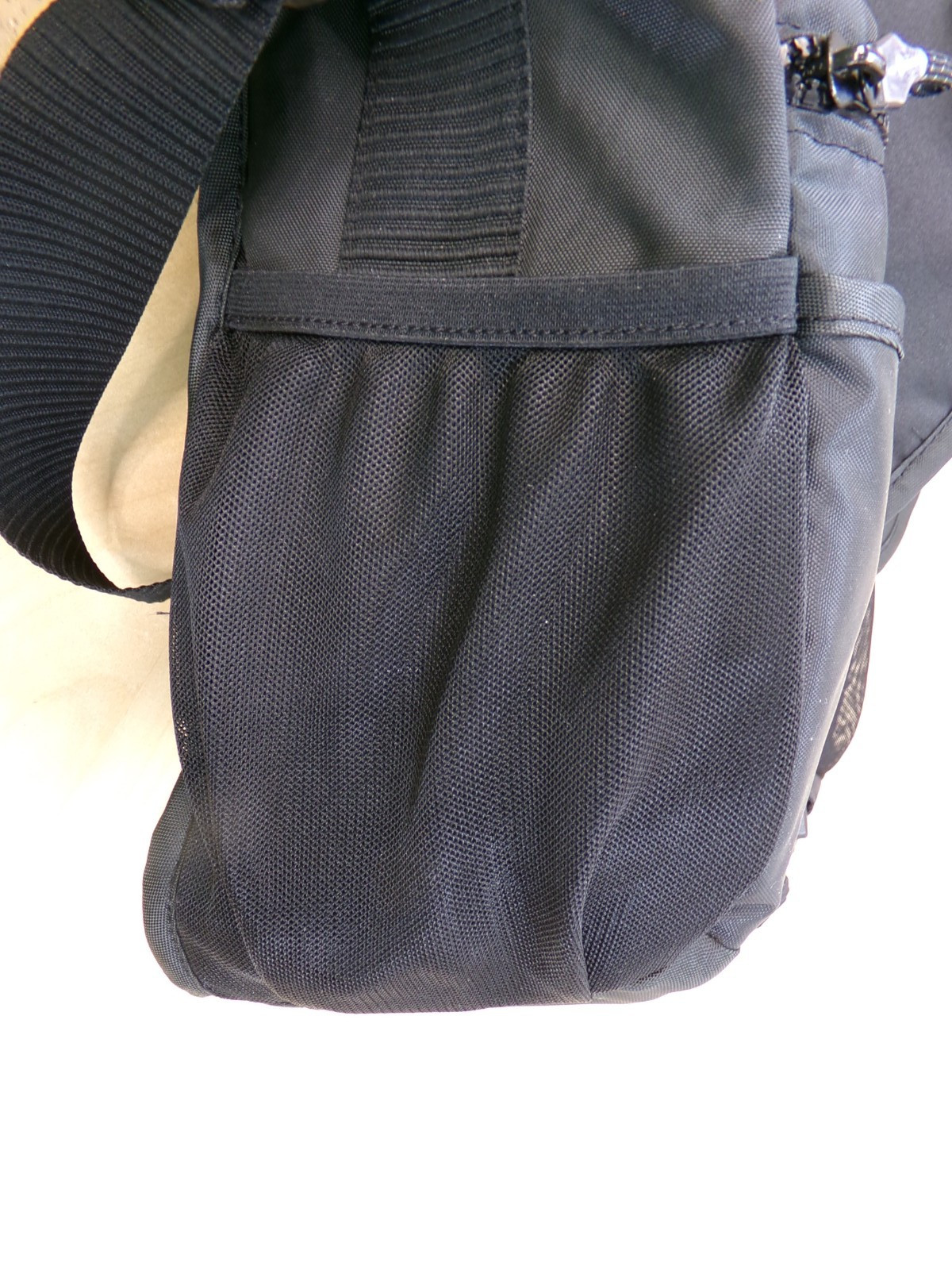 Nike Sportswear Essentials Shoulder Messenger Bag Laptop Tote Black DB0498-010