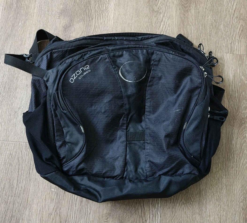 Osprey Ozone Courier Black Messenger Computer Bag 20L 15″ Laptop