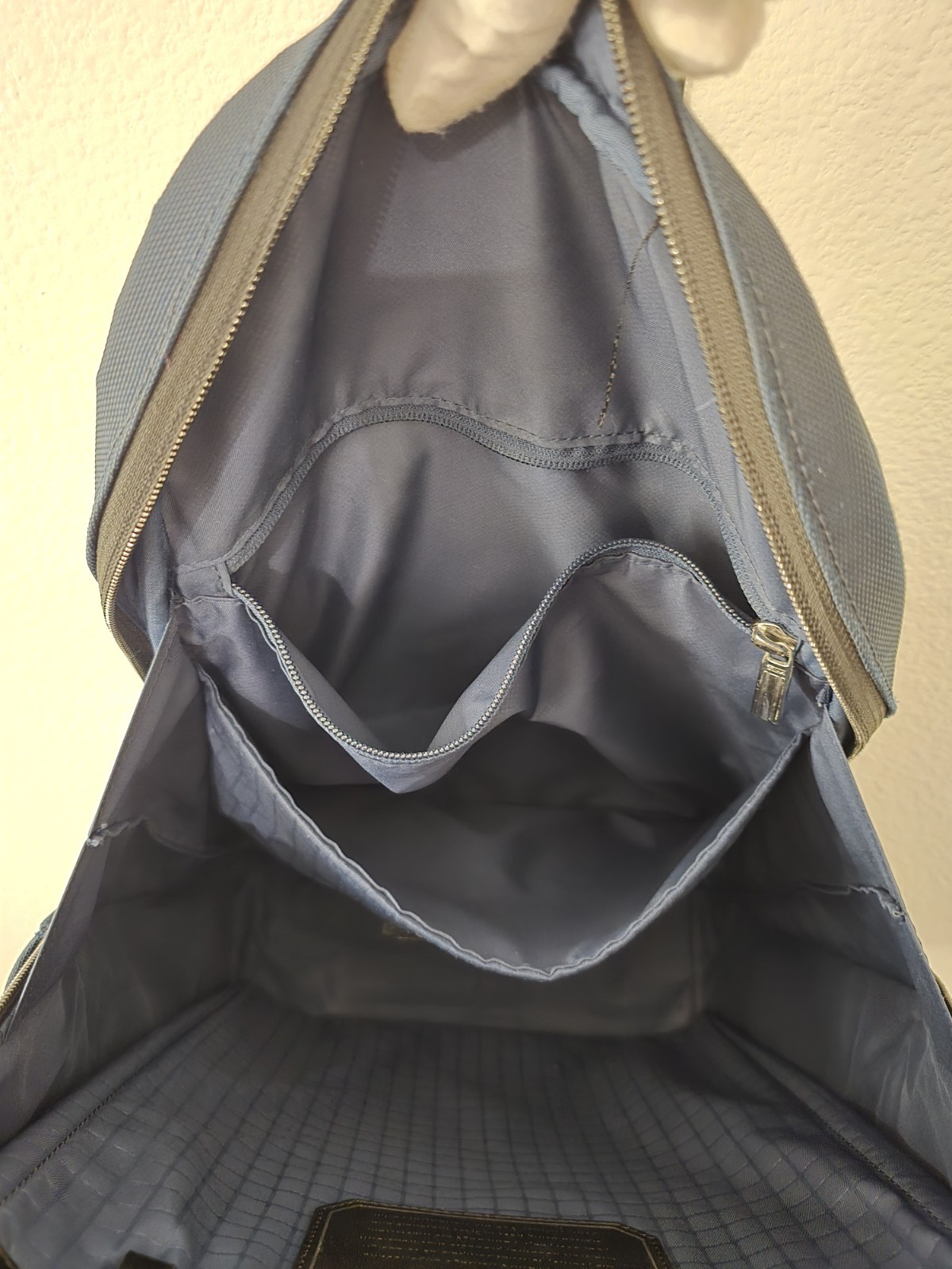 Tumi Arrive Logan Medium Backpack Signature Blue Tumi Arrivé 14.5″x15.5″x5″