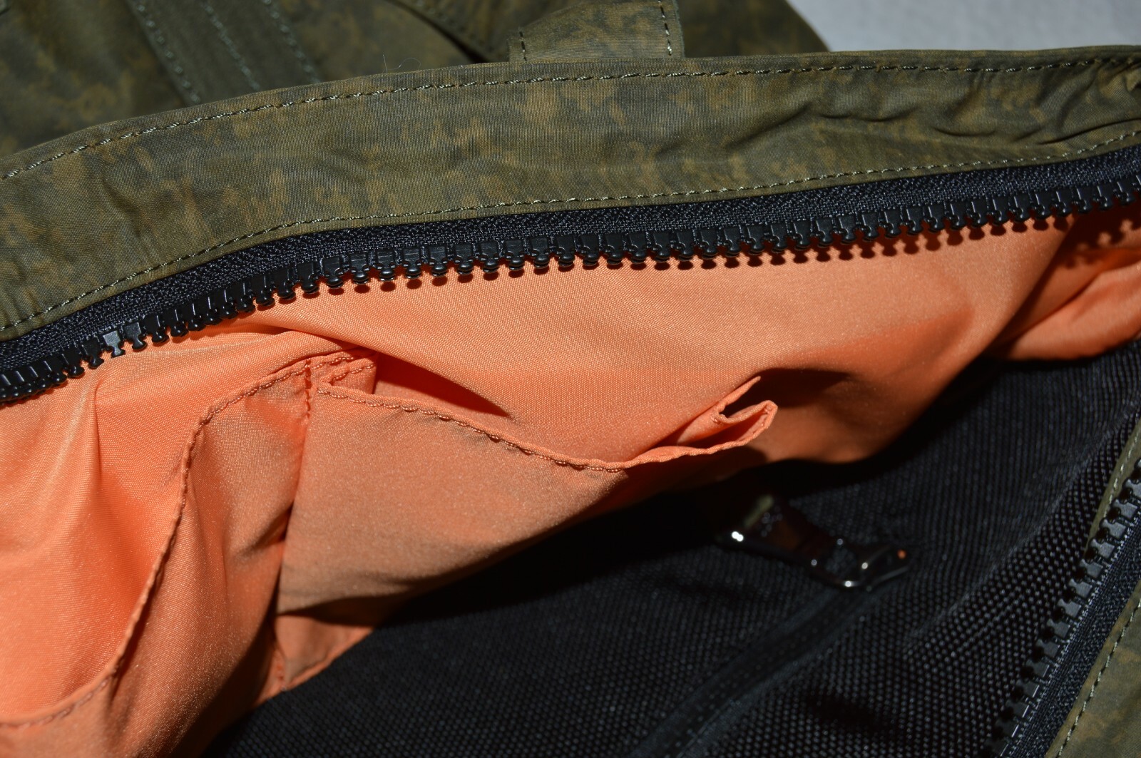 JOHN VARVATOS * USA Man’s NYLON PUFFER TOTE Bag NEW 19x16x7in Retail:$228