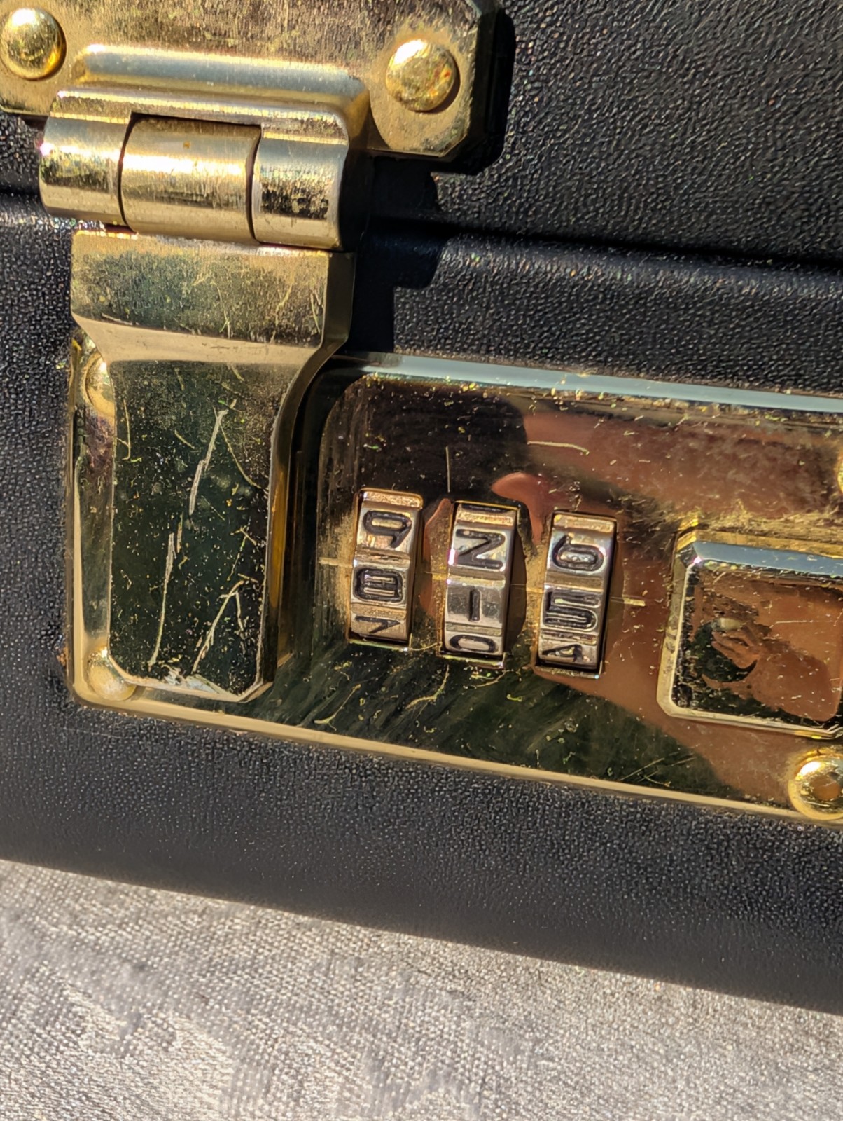Winn International Vintage Leather Attache Briefcase Black Gold Number Lock