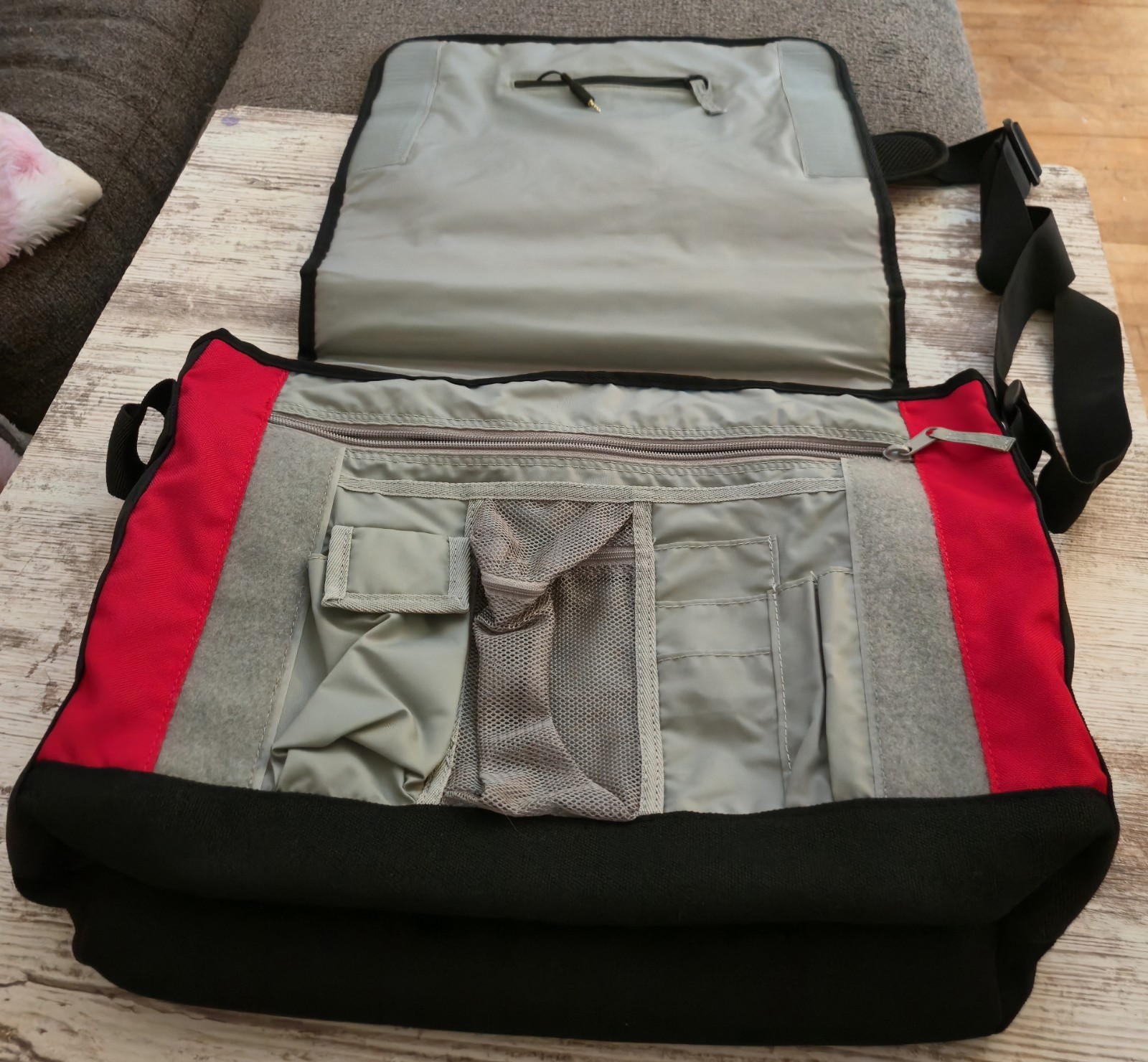Lands’ End “Cool Blue” Light-Up Messenger Bag – See Description