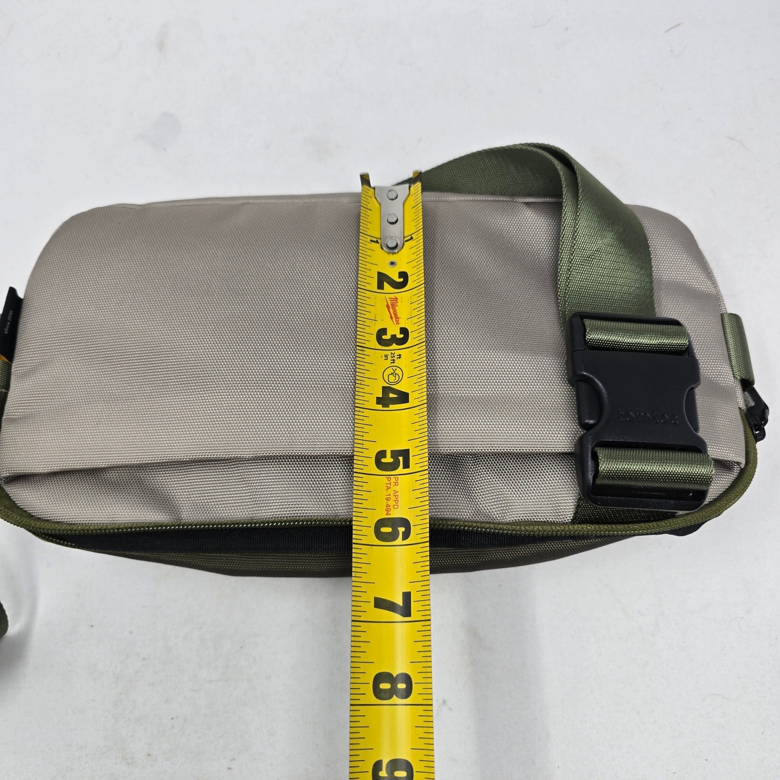 tomtoc – Explorer-T21 EDC Sling Bag, Compact Crossbody Bag Minimalist Sling Pack