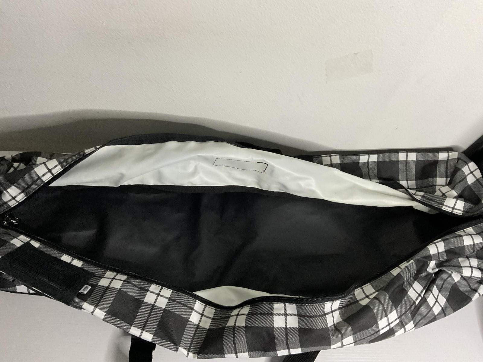 Vans off the wall Men’s Black and White Skateboard Travel Bag